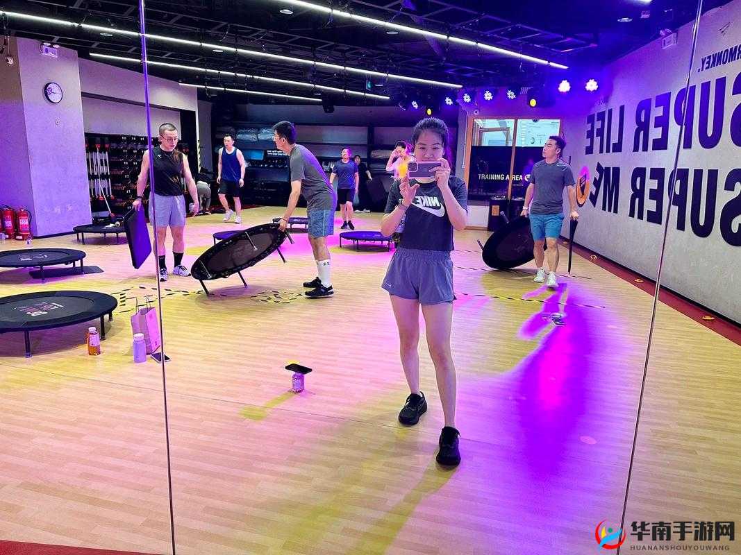 可乐操欧美：引领独特健身潮流的创新运动方式