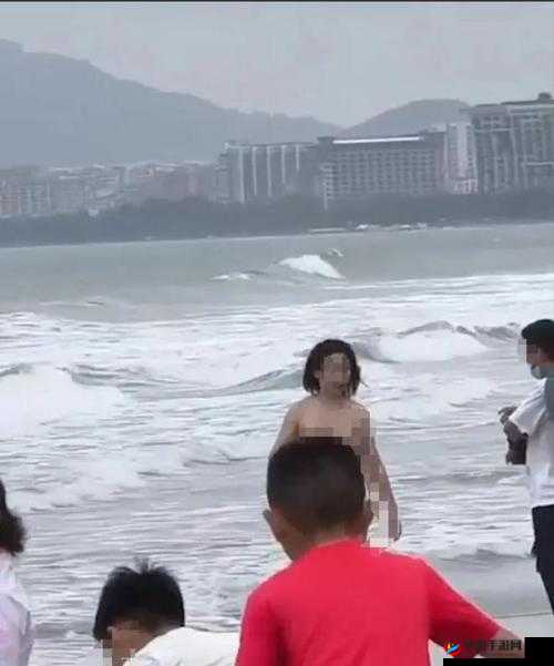 沙滩惊现裸身女子：这背后究竟隐藏着怎样的故事