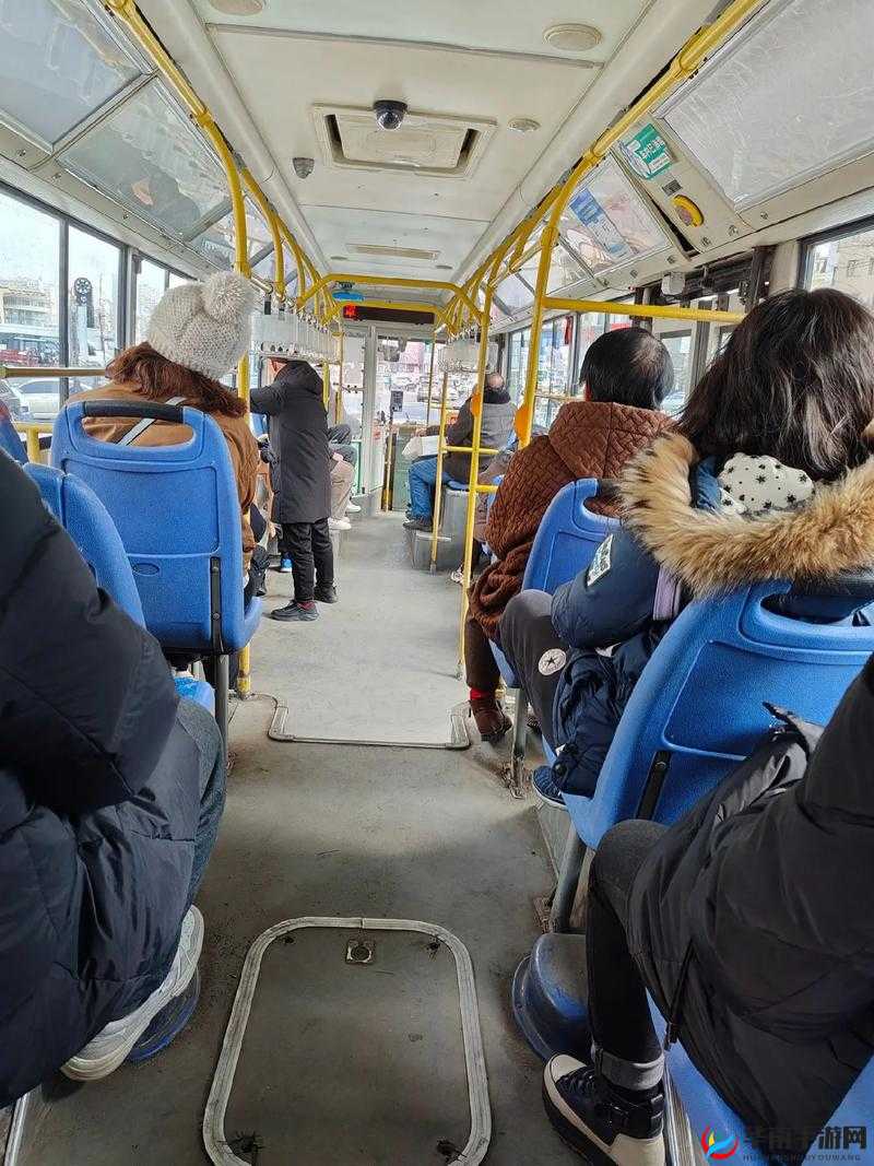 公交车坐最后一排 c 我：一个独特座位选择的背后故事