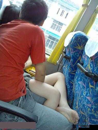 公交车上的私密高 C:乘客们的惊人之举