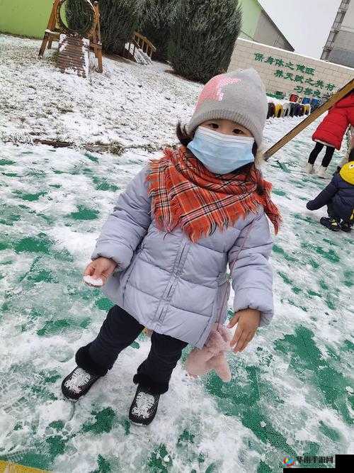 ：小雪的奶头被客人吸得又红又肿，她该如何面对？