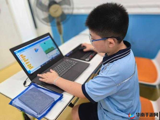 16 岁日本学生用 MacBook Pro 学习编程