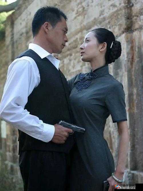 一枪战三母 2+1 剧情:激烈枪战与复杂情感纠葛