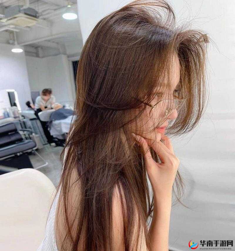 ysl 蜜桃棕调色的独特魅力与时尚呈现