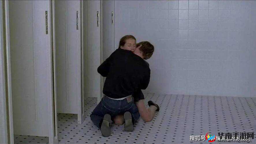 乱辈通奸这禁忌伦理下的震撼影像：揭示不伦背后的扭曲真相