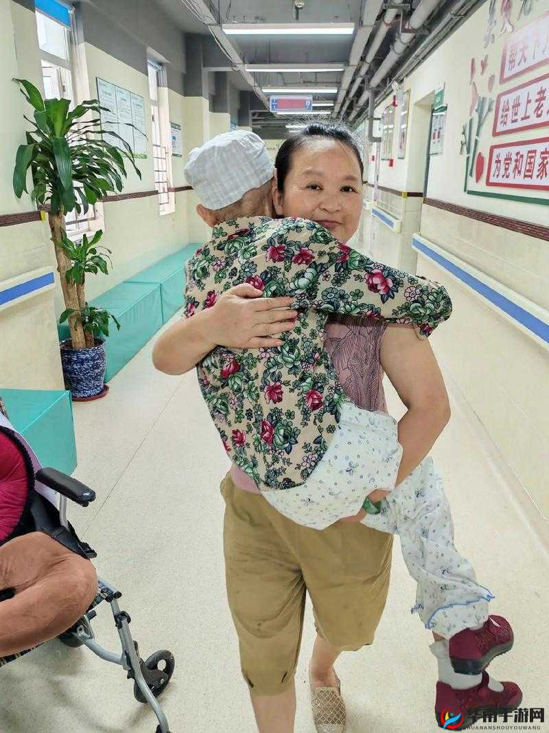 从后面抱着妈妈突然脸一红问题还未解决：儿子的困惑与母亲的困扰