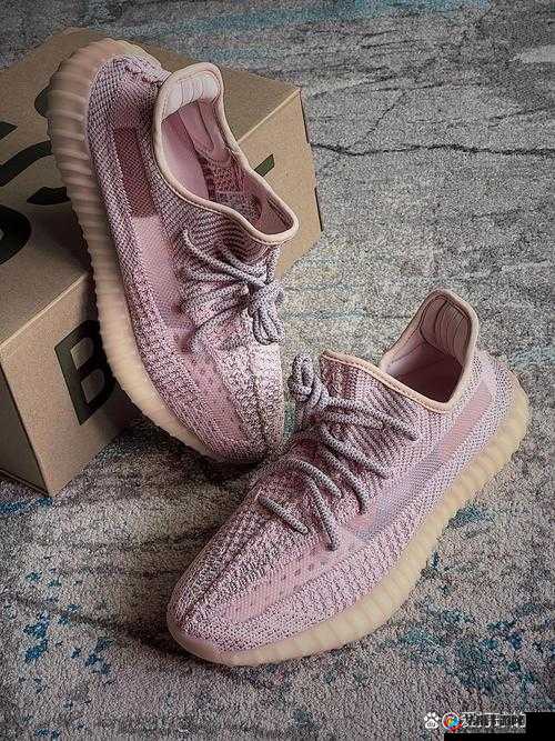YEEZY380 蜜桃粉与白色的时尚新潮流