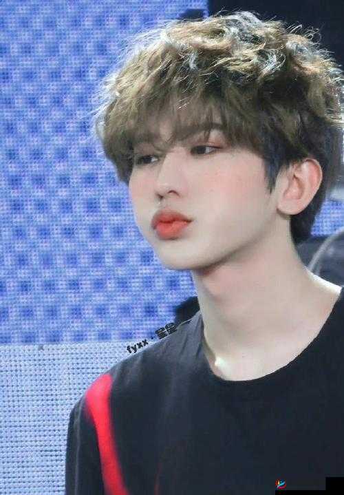 坤吧嘴巴照片大揭秘：这张嘴巴照片为何引发全网热议？快来一探究竟