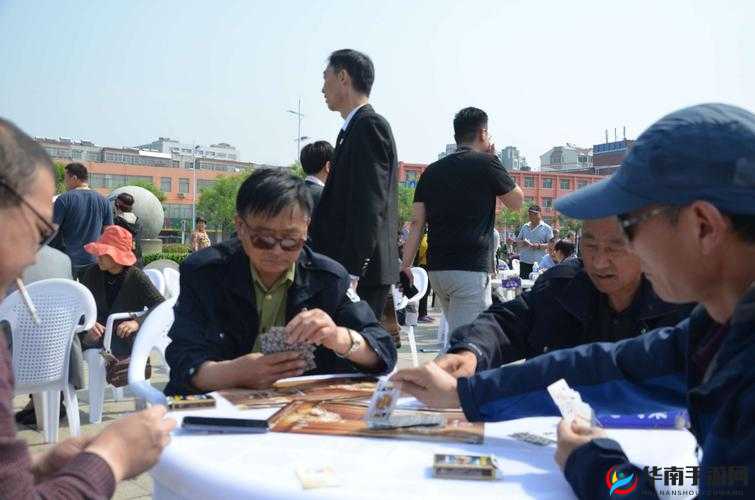 提问：激烈运动打扑克究竟有何独特魅力？为何能让人如此着迷？