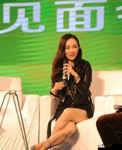 当我们穿着裙子蹲下时，是否会不小心露出小内内呢？这个尴尬的时刻，你是否曾经遭遇过呢？