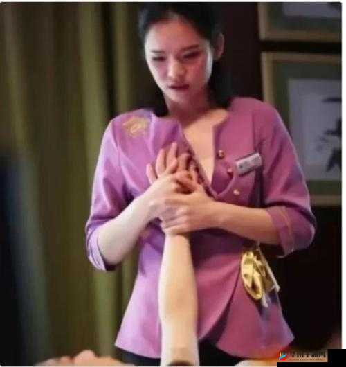 男按摩师吸我奶头，好舒服，好刺激，我快受不了了