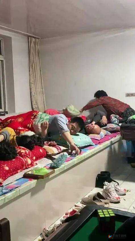 东北农村的大炕上，究竟藏着多少不为人知的秘密？大炕上的故事，为何总能引起网友热议？