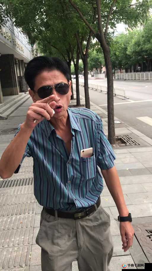 骚年玩老头G70岁老头：跨代友谊的独特魅力与网络热议背后的故事