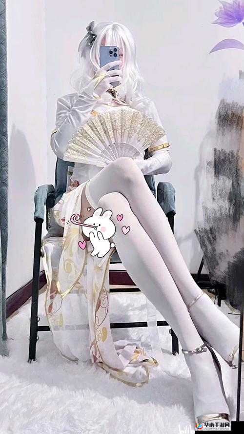 18JK白丝旗袍爆乳流白浆：揭秘网络热议的视觉冲击与文化现象