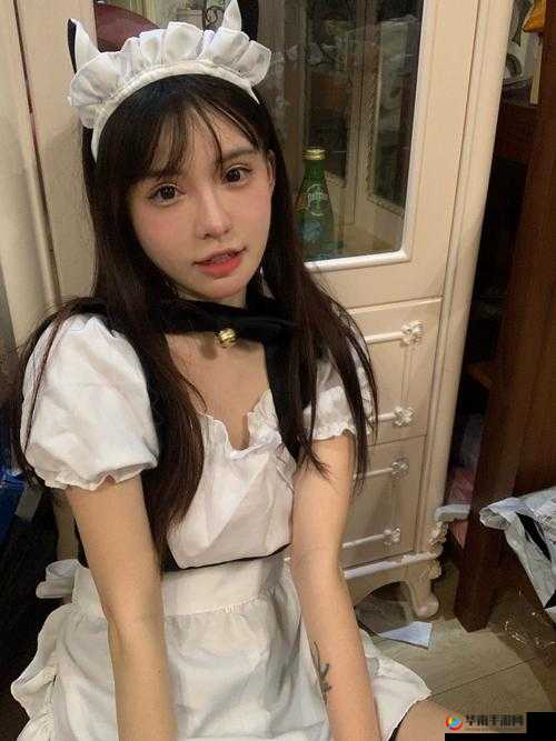 色四月婷婷：揭秘她的成长故事与最新动态，粉丝必看的热门话题