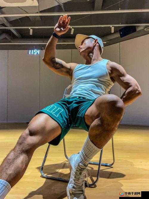 猛男GaySeXPhOtOSK最新写真集：肌肉型男展现极致魅力，引爆社交媒体热议