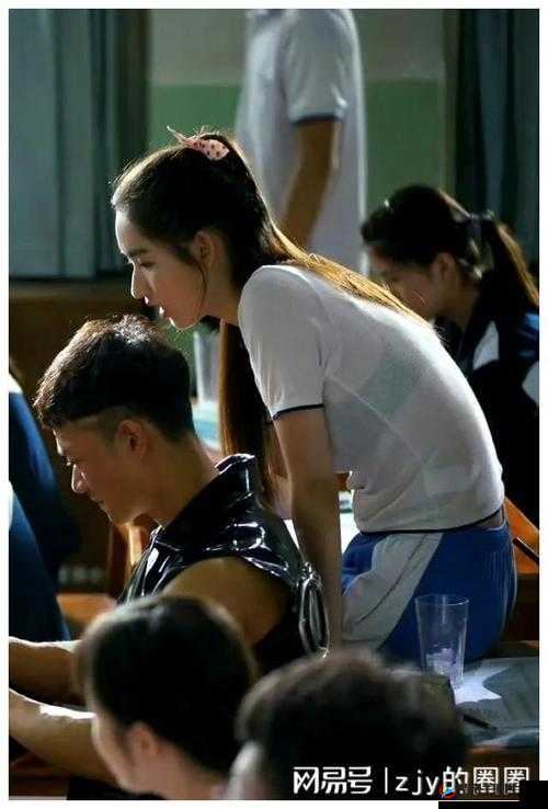 夏天校服太薄免费看？为何会出现这种情况？引发大众广泛关注与讨论