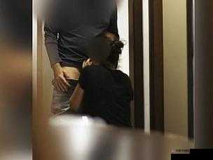 老汉XXXXX性Gay浴室洗澡的隐秘故事：探访城市中的特殊社交空间