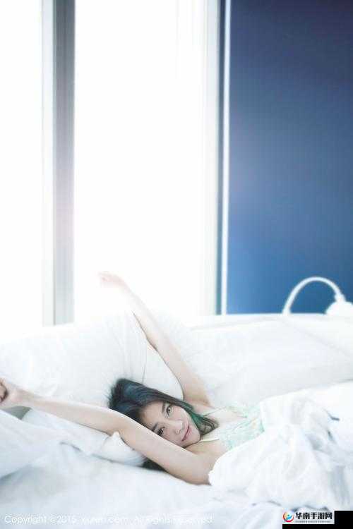 佳柔和院长第二集剧情主要讲述了佳柔在工作中面临的挑战和困难，以及她与院长之间的情感纠葛可以这样写：佳柔能否解决工作难题？她和院长的感情又将何去何从？