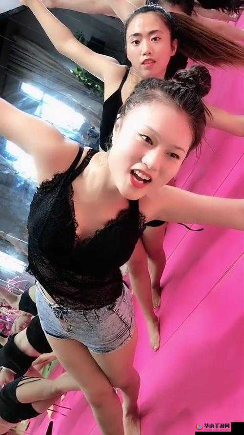 女娃12ⅤideOse娇小魅力全解析：如何展现独特风采与自信姿态？