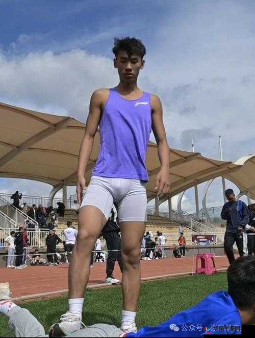 体育生Gary的粗大GV照片引发热议，网友纷纷讨论其身材与运动表现