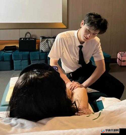 按摩师手伸进了顾客衣物引发争议，专业边界如何界定？