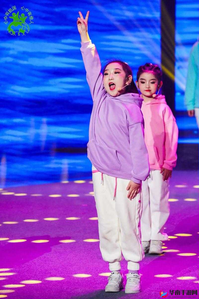 视频中少儿的哪些行为特点引人关注？少儿在视频中展现出怎样的独特魅力？少儿视频里有哪些有趣的故事发生？少儿视频里的精彩画面都有哪些亮点？少儿视频中蕴含着怎样的成长奥秘？少儿视频中的趣味互动都有哪些形式？少儿视频中能发现哪些新奇的创意表现？