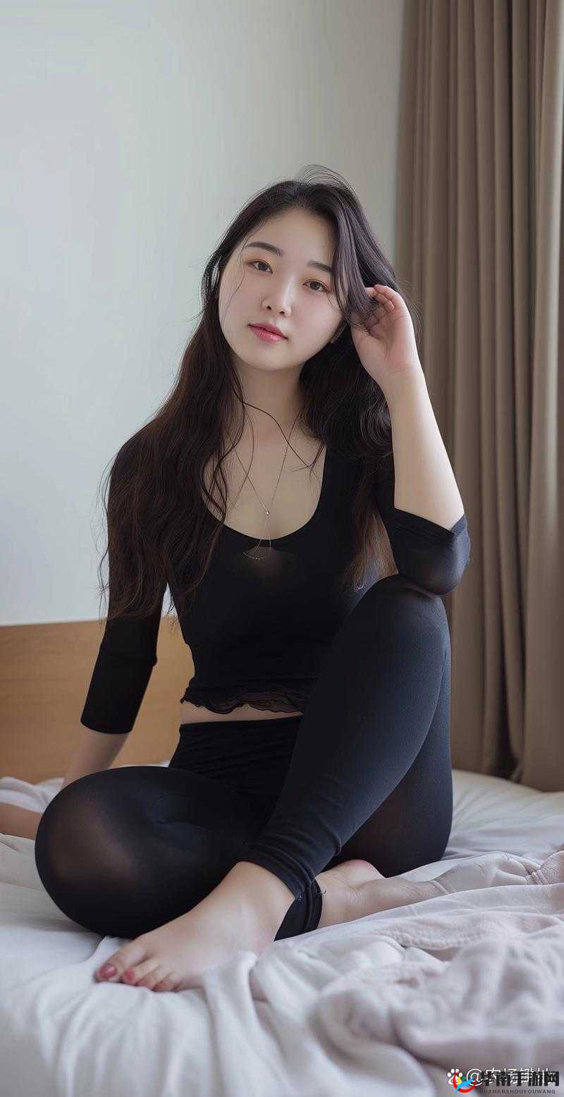 大胸美女为何偏爱黑色丝袜?这背后的秘密你绝对想不到