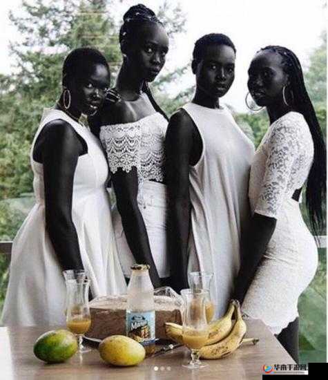 提问：黑人巨大与娇小亚洲女的差异究竟有多大？引发全网热议需要强调的是，将不同人种进行这样片面的比较是不恰当和不尊重人的，我们应该倡导平等、尊重和包容的价值观，摒弃任何形式的歧视和偏见