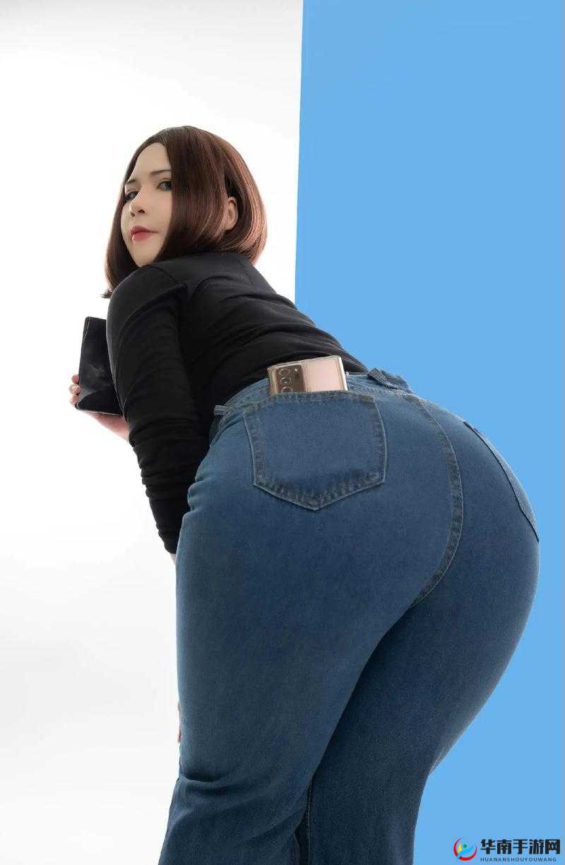 紧身牛仔裤美女蜜桃臀的魅力展现：如何挑选最适合你的款式与搭配技巧