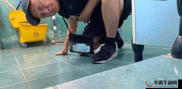 极品沟厕为何偷看极品沟厕?背后原因究竟是什么?引发众人好奇