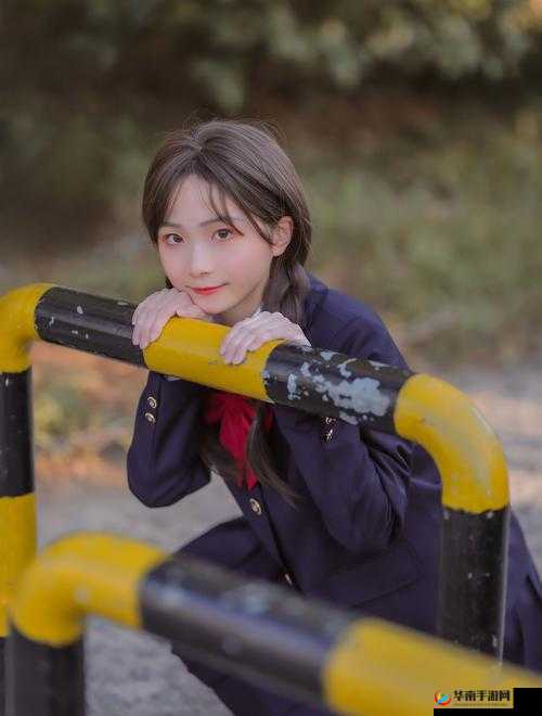 校花被c哭着扒开腿sm事件引发热议，网友纷纷探讨背后的社会现象与心理因素