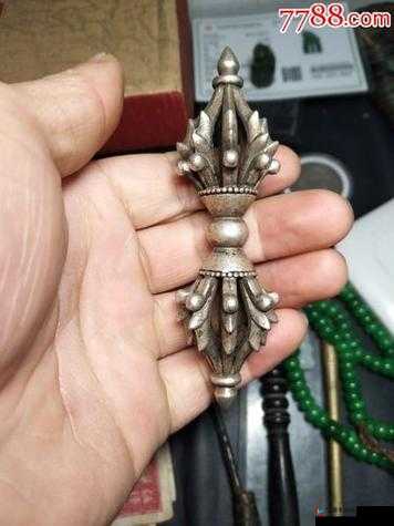 佛教中金刚杵插在莲花究竟代表着什么？深度解析其背后的含义或者：金刚杵插在莲花代表什么？探索佛教这一神秘象征的意义所在