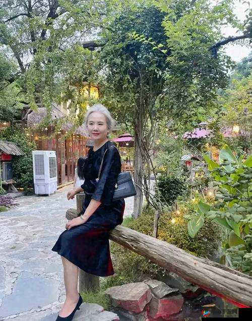 90岁老太婆一级毛片在线播放：探讨老年人生活与网络娱乐的边界与影响